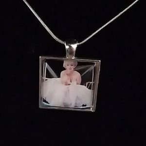 Marilyn Monroe Vintage Picture on a Swing Cobochi Necklace Silver